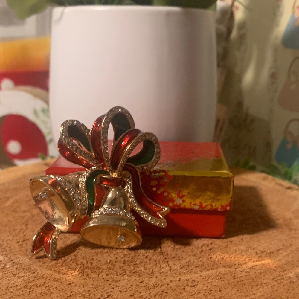 Vintage Avon (2015-2016)Festive Bell Brooch with Red and Gold Accents